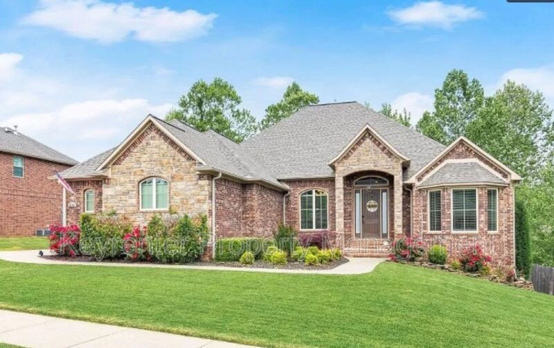 Request a Viewing for 2301 NW Maple Glen Rd Tenant Turner