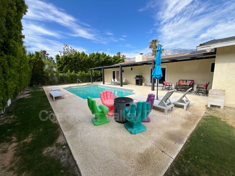 Palm Springs House: 2960 N Cypress Rd