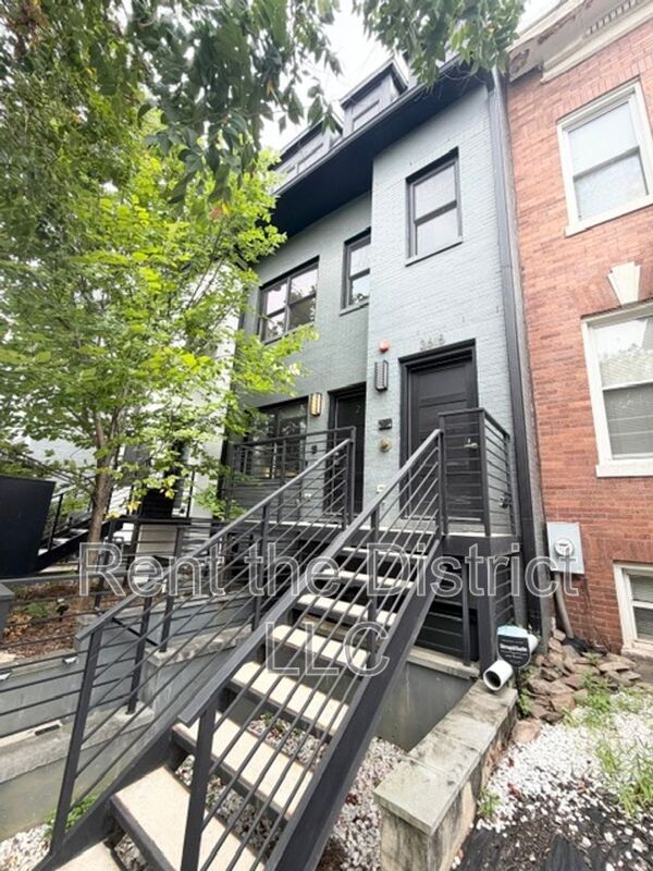 Washington Condo: 2615 University Pl NW