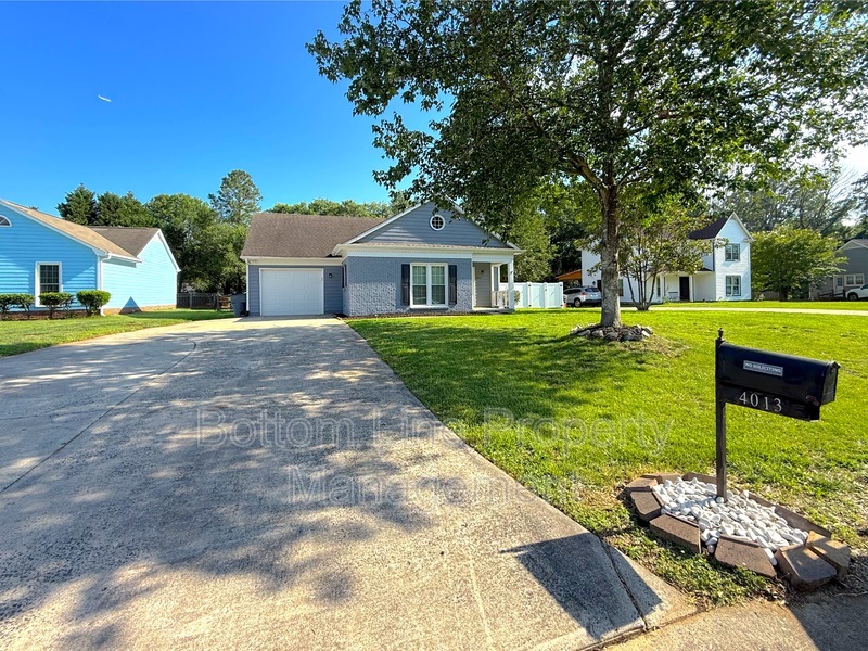 Charlotte House: 4013 Inglehurst Dr