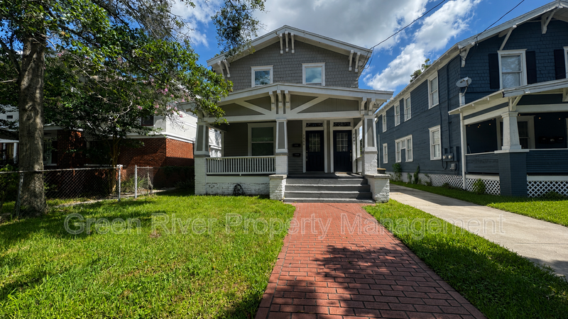 Jacksonville House: 2805 College St