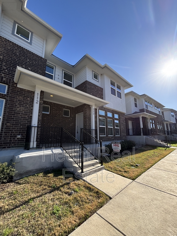 Leander Condo: 605 West South Street 111