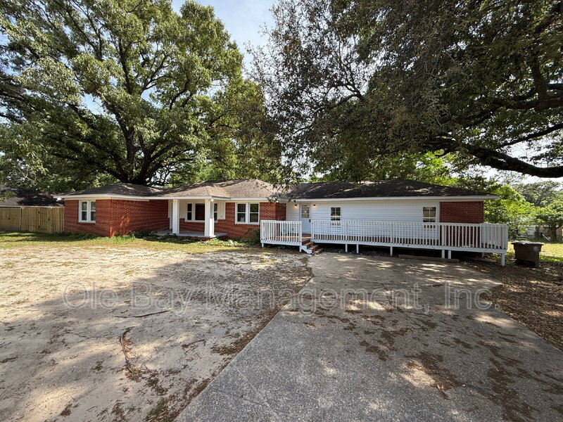 Mobile House: 5011 Highcrest Drive