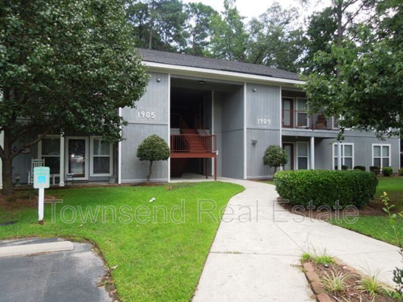 Fayetteville House: 1905-2 Sardonyx Rd