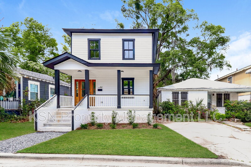 Savannah House: 1025 West 38th Street