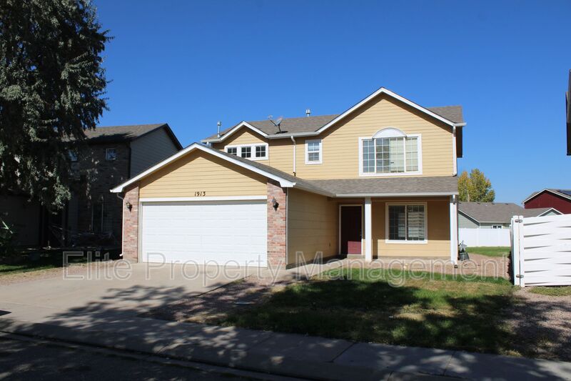 Pueblo House: 1913 Toronto St