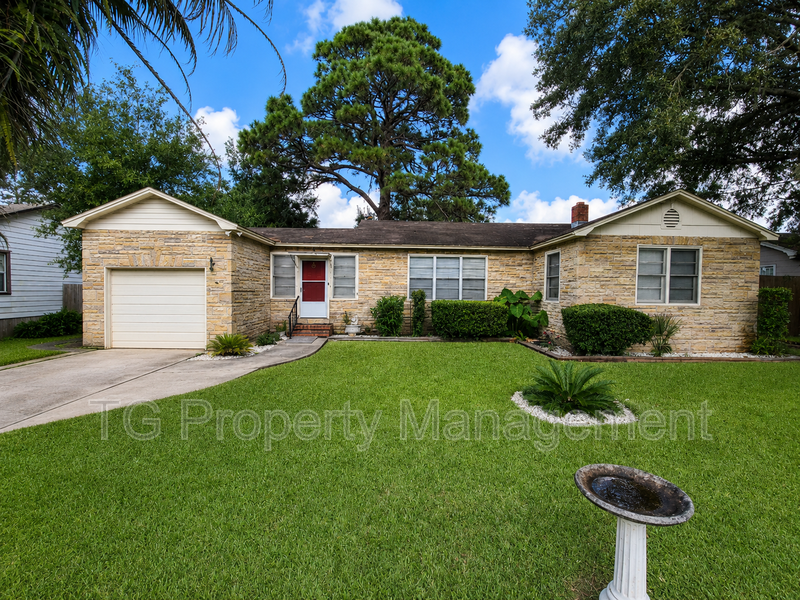 Jacksonville House: 5135 Astral Street