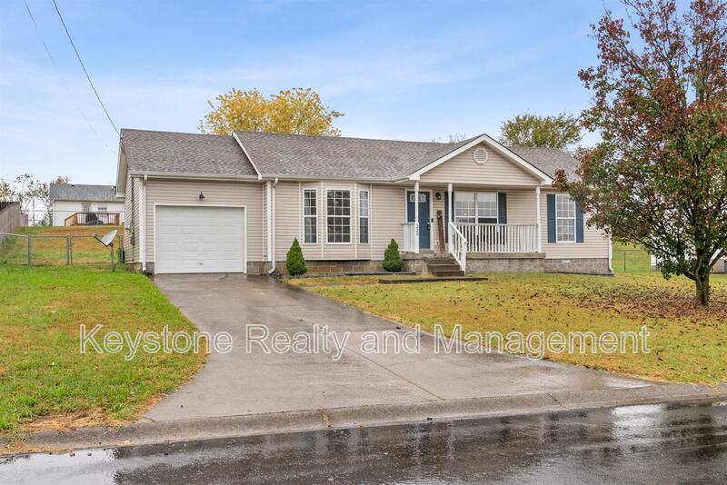 Oak Grove House: 223 Golden Pond Avenue