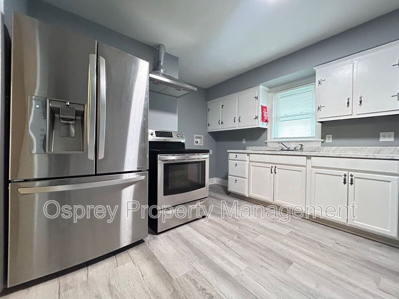2 Bedroom Duplex! "ASK ABOUT OUR ZERO DEPOSIT" - Photo 3