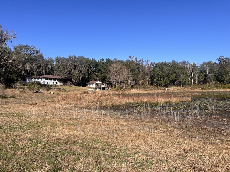 Hawthorne House: 23707 SE Hawthorne Road