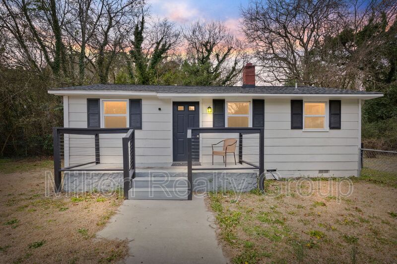 Lillington House: 700 Ross Rd