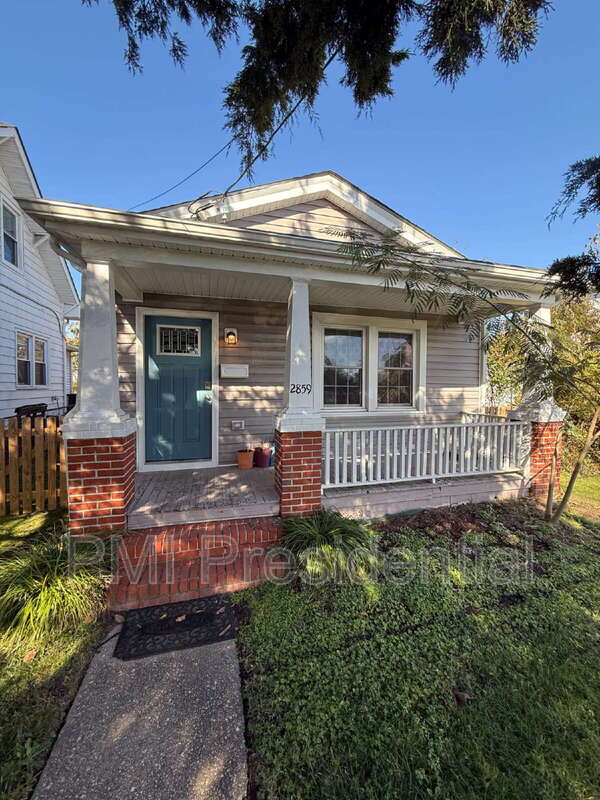 Richmond House: 2859 Lawson Street