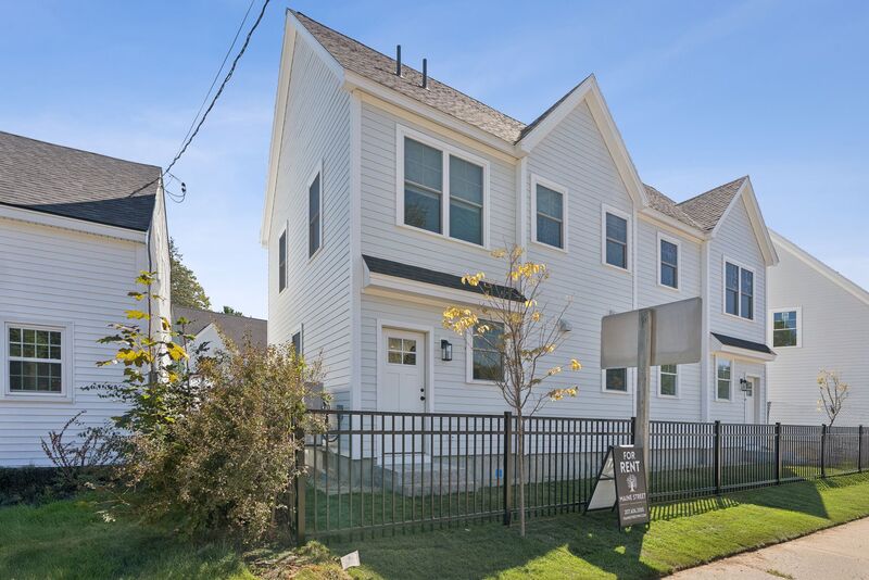 Kennebunk Townhome: 4 Hoxton Lane