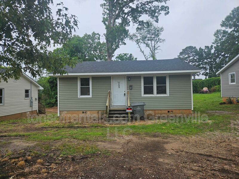 Spartanburg House: 733 Fairfax Street
