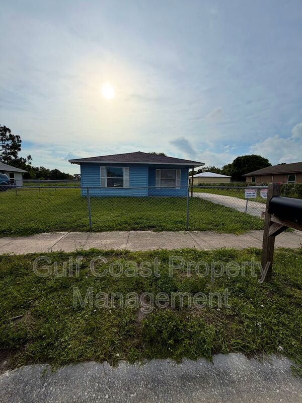 Fort Myers House: 1801 S. Palmdale Ct.