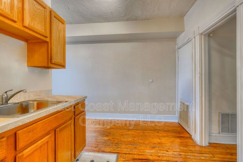 Baltimore Condo: 2724 Maryland Ave