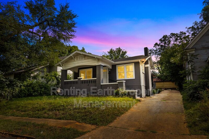 Birmingham House: 1136 15th St SW