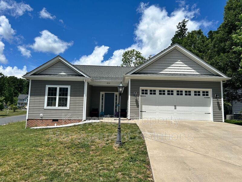 Staunton House: 819 Geoffery St