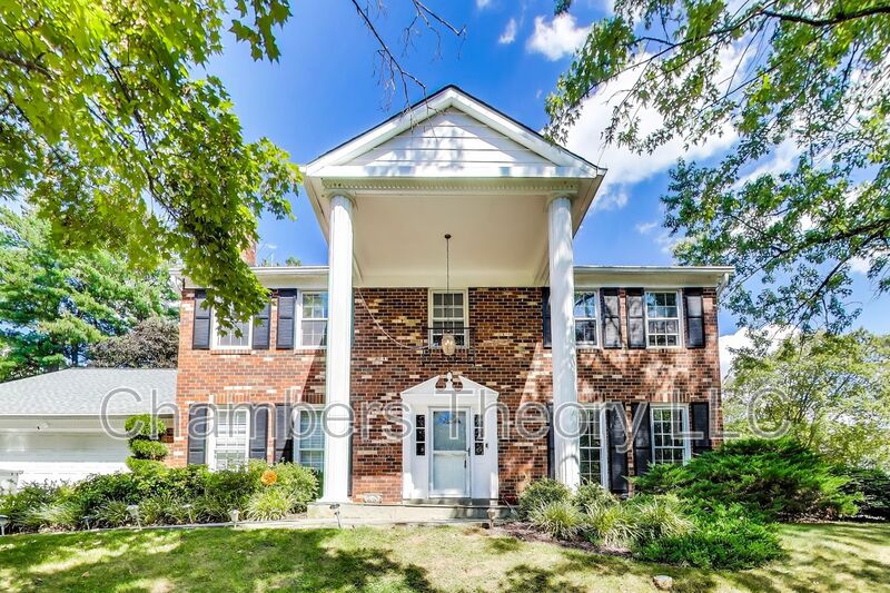 Rockville House: 1718 Crestview Dr