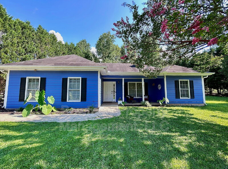 Athens House: 255 Camelot Dr