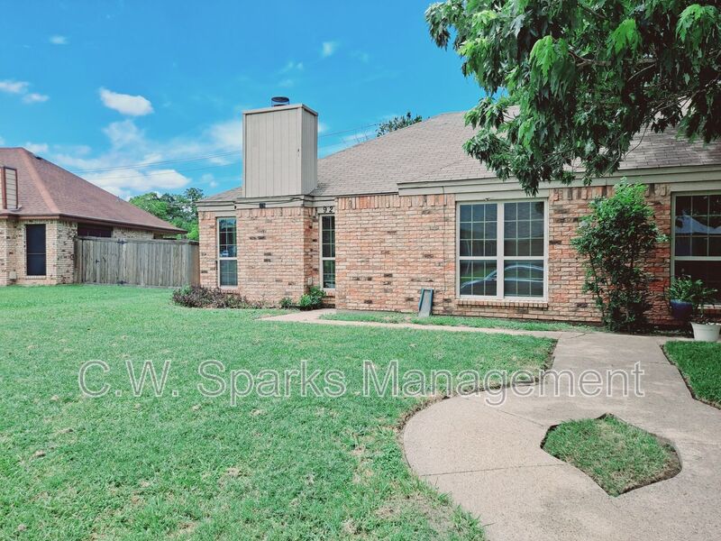 Lancaster House: 926 Westover Dr.