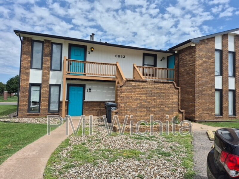 Wichita Condo: 6832 W Par Ln