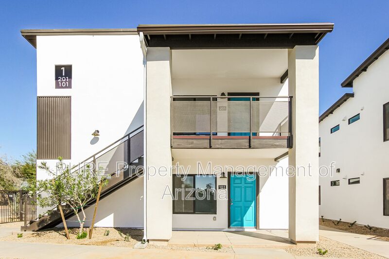 Glendale House: 6077 N 60th Ave