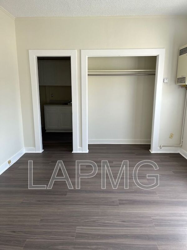 Los Angeles House: 1614 N. Kenmore Avenue