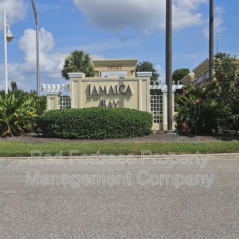 Fort Myers House: 18 Ultimo Court