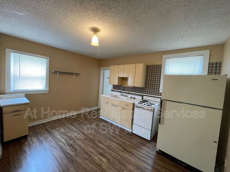 Springfield Condo: 1219 W State - 1219 - West Side