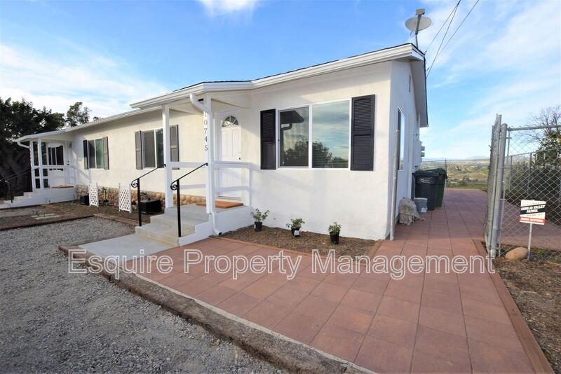 MOORPARK House: 10745 TERNEZ DRIVE