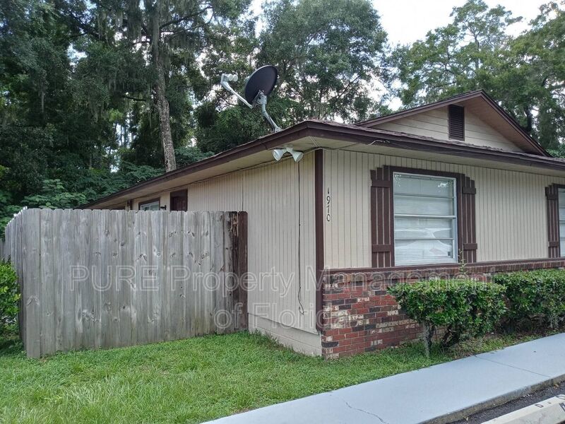 Ocala House: 1970 SE 40 Street Rd