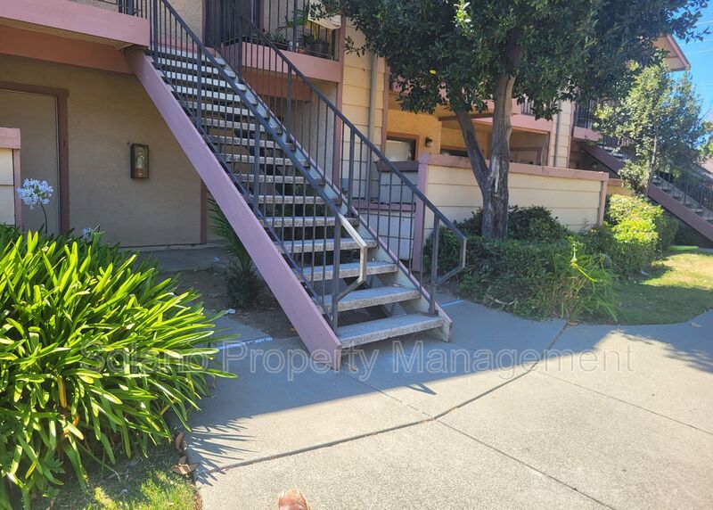 Fairfield House: 818 E Tabor Ave