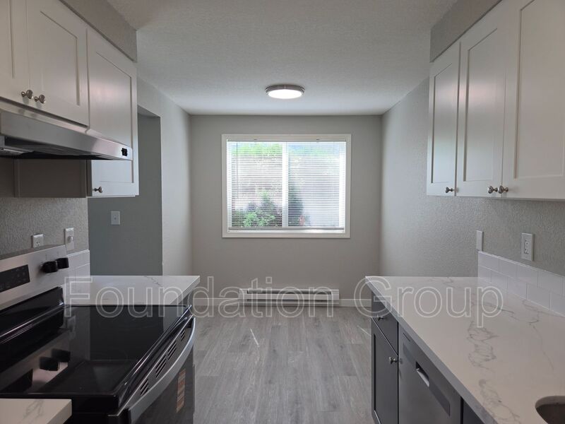 Seattle House: 938 N 100th St