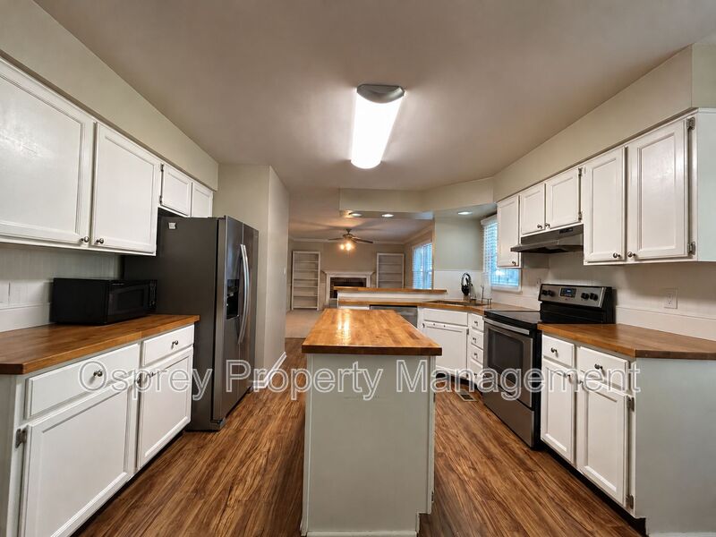 Spacious 4-Bedroom Home in Hunningdon Lakes – Chesapeake, VA - Photo 7