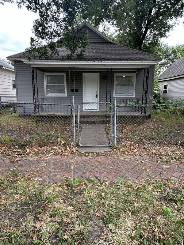 Pittsburg House: 612 E. 10th St