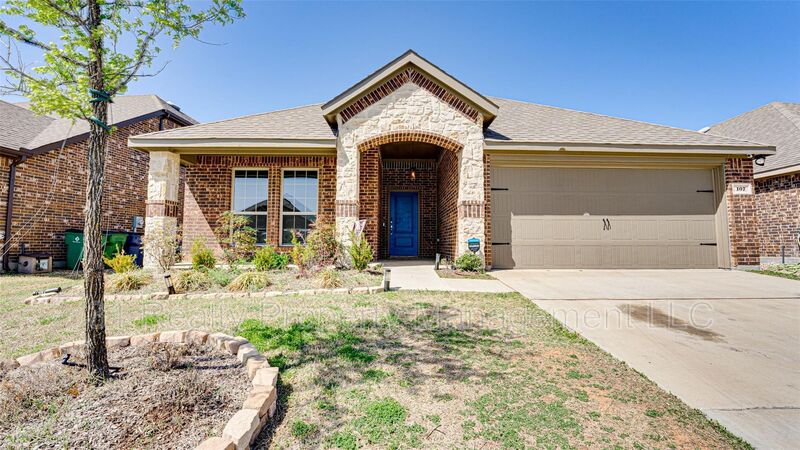 Waxahachie House: 107 Arborside Drive