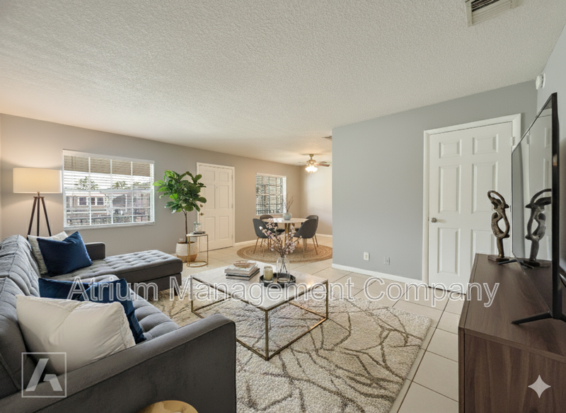 Deland Condo: 920 W. New York Avenue