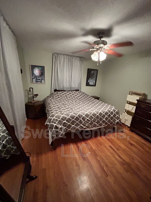 Charleston House: 1831 Jaywood Circle