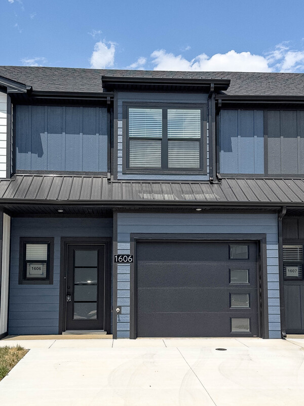 Clarksville Townhome: 1606 Jonathan Wade Circle