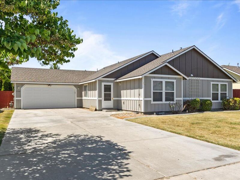 Pasco House: 5708 Ochoco Lane