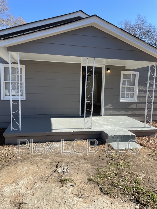 LaGrange House: 112 Oak Lane