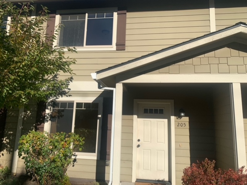 Rogue River Townhome: 205 Classick Dr