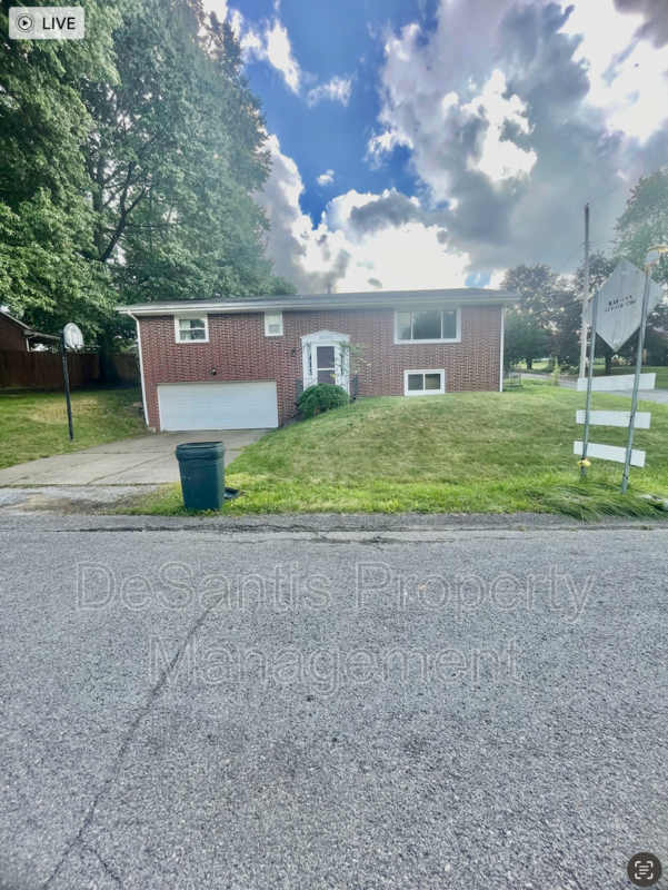 Aliquippa House: 3005 Park Avenue