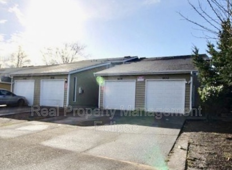 Auburn Condo: 902 28th St NE
