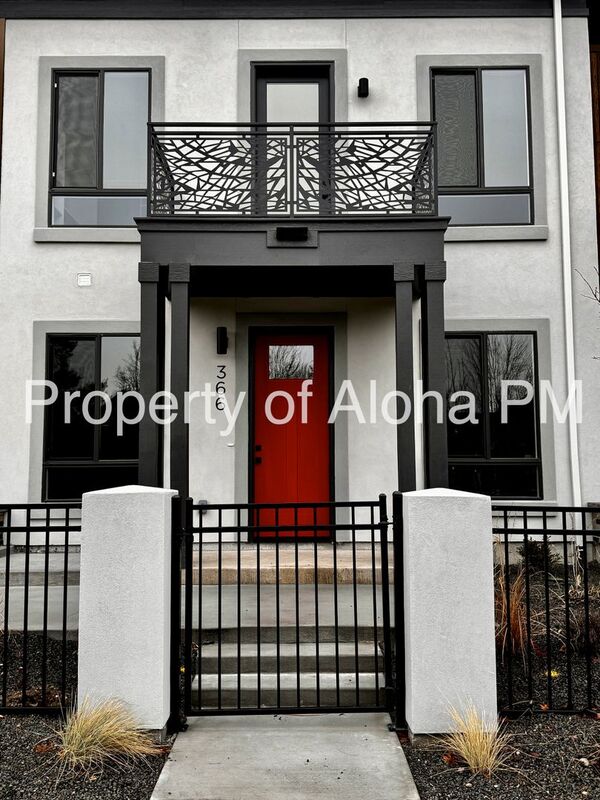 Eagle House: 366 E. Presidio Ln.