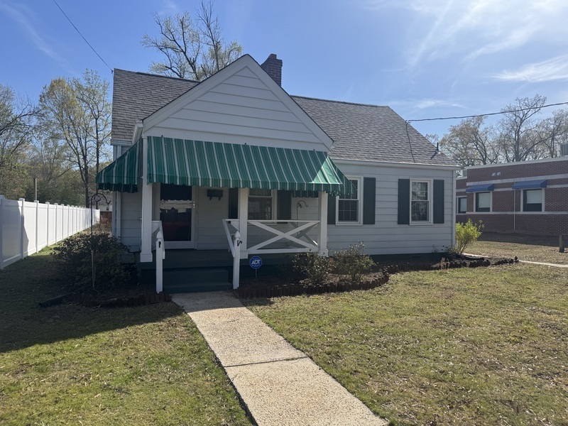 Colonial Heights House: 153 Roanoke ave