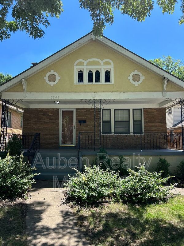 Kansas City House: 5345 Charlotte St.
