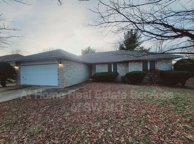 Springfield House: 4113 S Parkcrest Ave