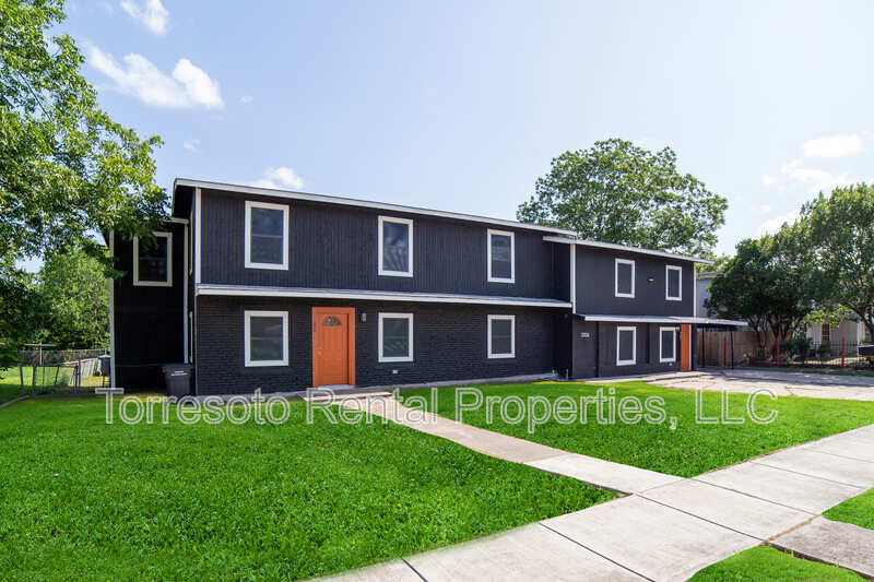 San Antonio House: 2326 Cincinnati Ave